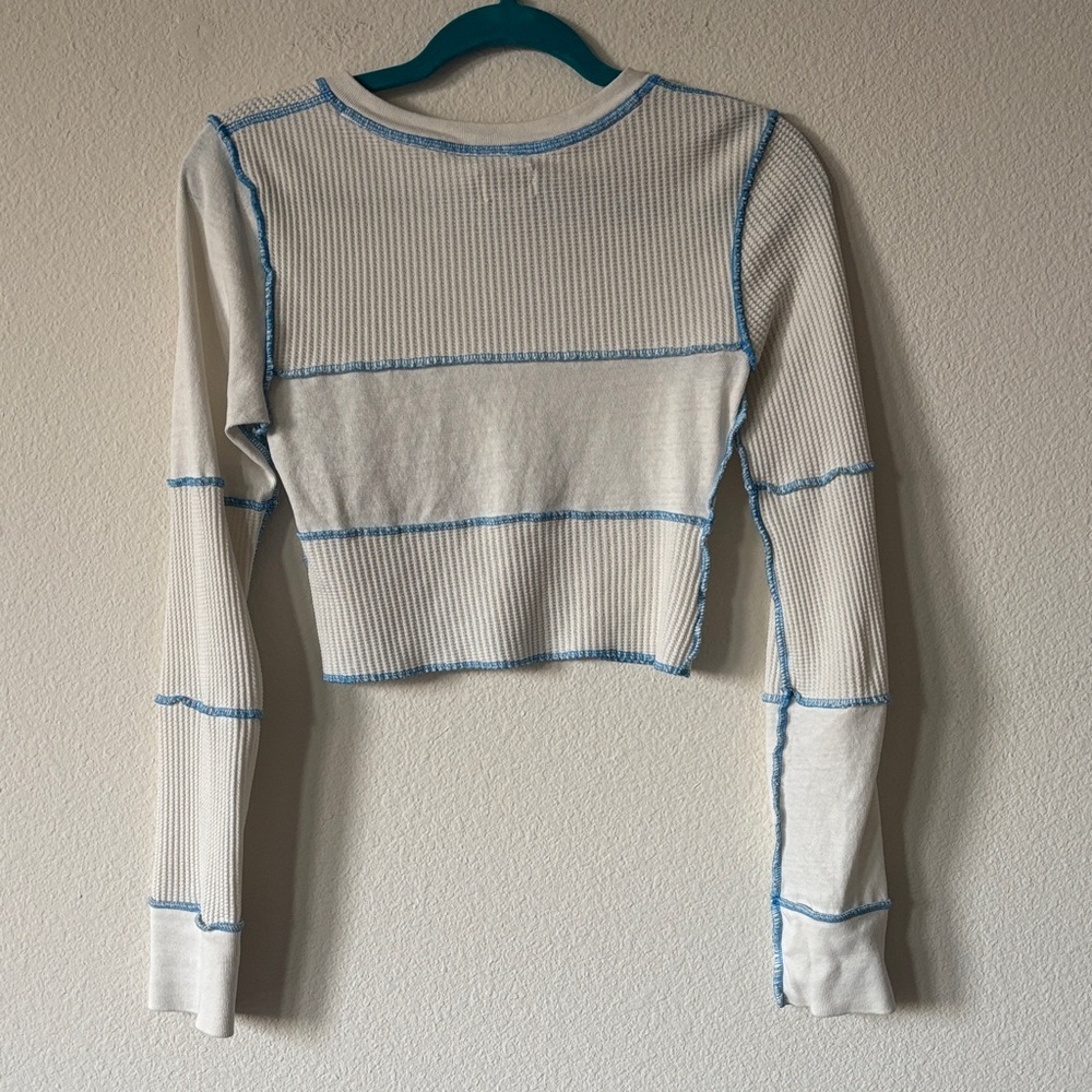 Urban Outfitters Cream and Blue Crop Top - Picture 3 of 3